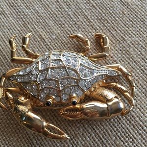 Crab broach
